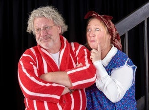 Union Theater: Tratsch im Treppenhaus Union Theater: Tratsch im Treppenhaus