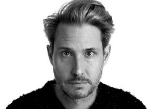 Dirk von Lowtzow: „Ich tauche auf Dirk von Lowtzow: „Ich tauche auf