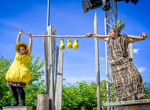 Ameley, der Biber und der König auf dem Dach (Globe Berlin) Ameley, der Biber und der König auf dem Dach (Globe Berlin)